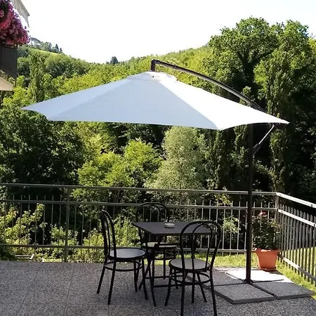 Le Cerque Bed & Breakfast